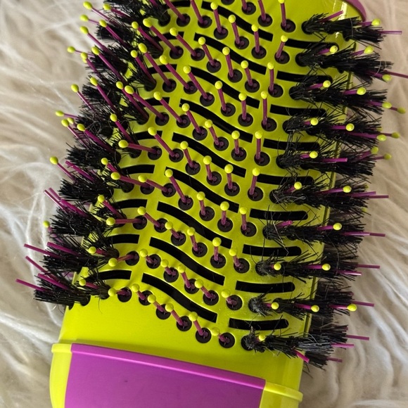 BEDHEAD by TIGI One-Step Hair Dryer and Volumizer Hot Air Brush - Picture 6 of 10